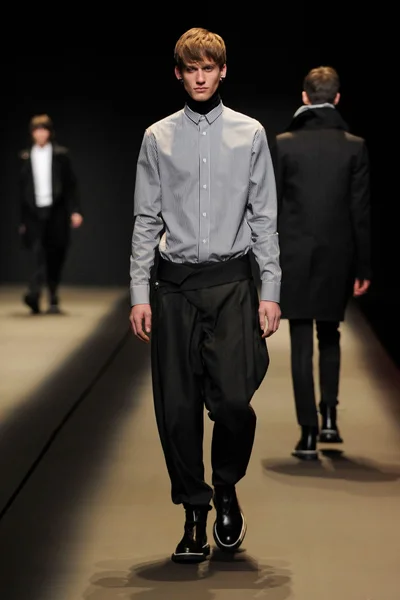Look 19